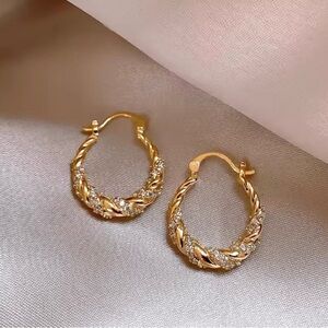 Aesthetic 925 Sterling Silver Gold Zircon Chain Twist Design Hoop Earring